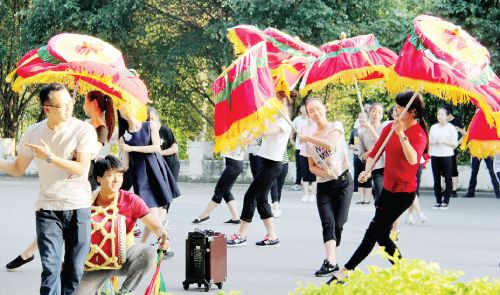 漳州民间特色舞蹈“大鼓凉伞”将登上青运开幕式