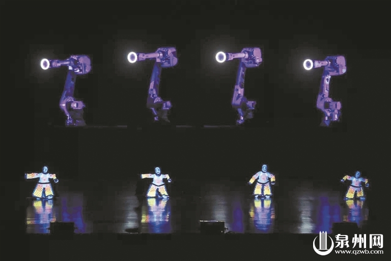 荧光木偶戏与机械臂互动演出 