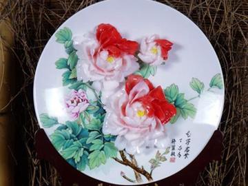 《花开富贵 （14寸粉彩花盘）》作者：许丽枝